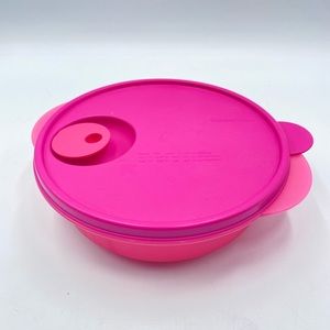 Tupperware CrystalWave Fushia Pink 3-4 compartment bowl with lid, microwave safe